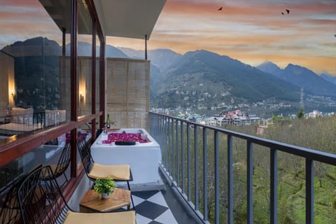 View (from property/room), Balcony/Terrace, Mountain view