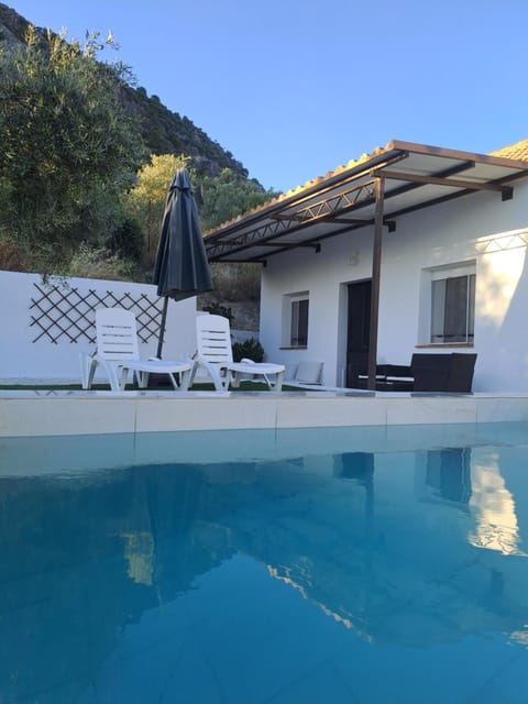 Natural landscape, Mountain view, Swimming pool, sunbed