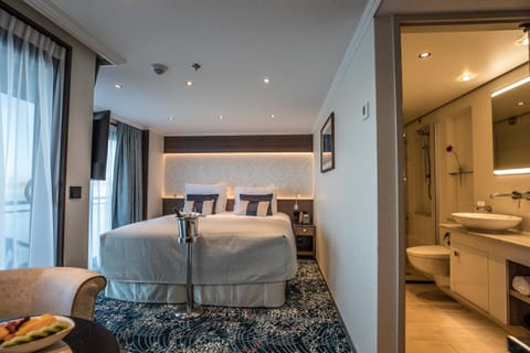 Photo of the whole room, Seating area