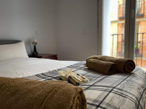 Photo of the whole room, Bedroom, Text overlay