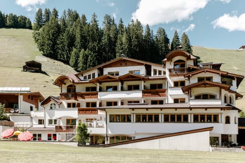 Property building, Day, Natural landscape, Mountain view