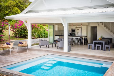 Property building, Living room, Pool view, Swimming pool, Swimming pool, kitchen