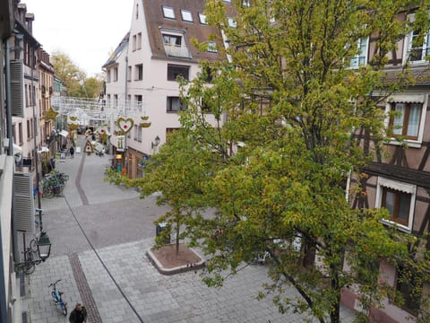 Neighbourhood, Street view