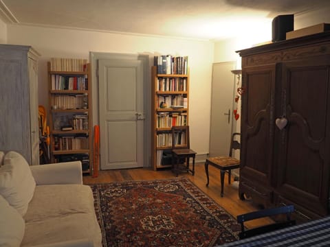 Library, Living room, Seating area