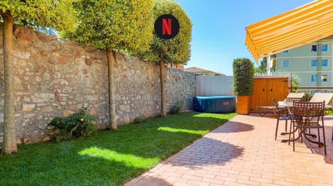 MillyHolidays - Apartment Sunflower - Center - Nearby Beach - Private Garden - Spa Pool Apartment in Bardolino