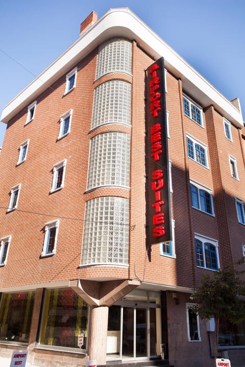 Facade/entrance, Area and facilities