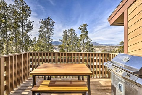 Sunny Alpine Escape with Hot Tub and Mountain Vistas! House in Fraser