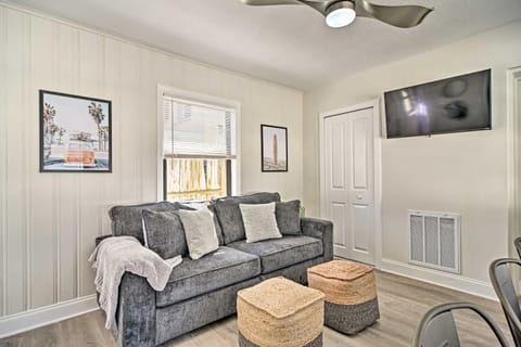 2 Conjoined Units - Steps From Madeira Beach! Apartment in Madeira Beach