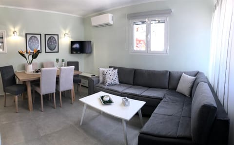 Living room, Seating area, Dining area