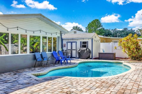 Beachy Bungalow House in Largo