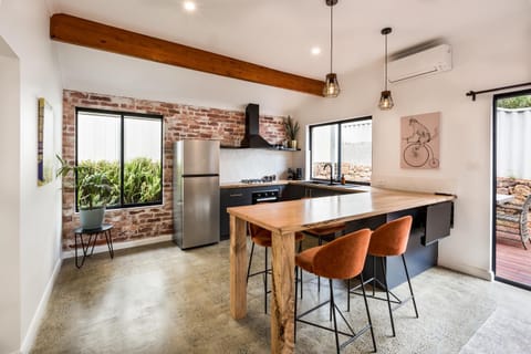 Dining area, kitchen
