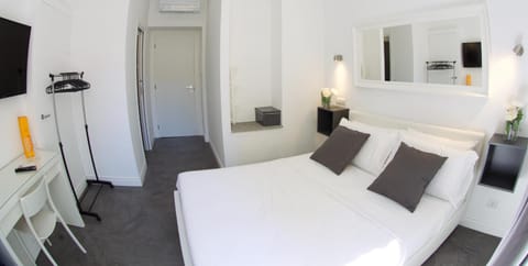 Bed, TV and multimedia, Photo of the whole room, Bedroom, wardrobe, air conditioner