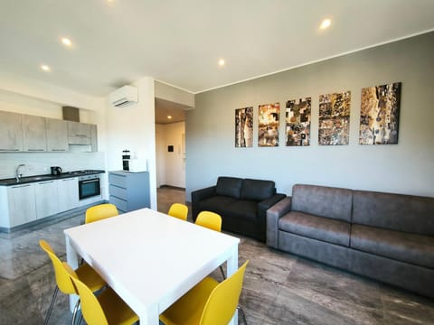 Kitchen or kitchenette, Living room, Seating area, Dining area, pet friendly