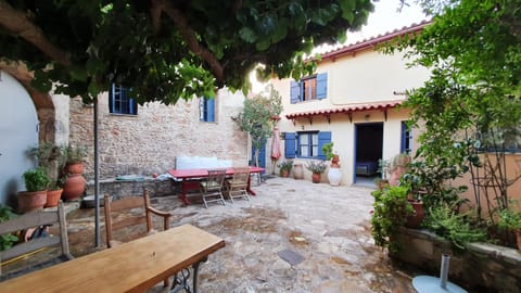 Patio, Garden, Dining area