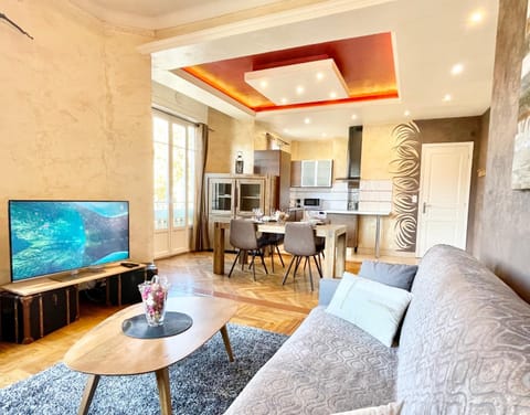 TV and multimedia, Living room, Dining area