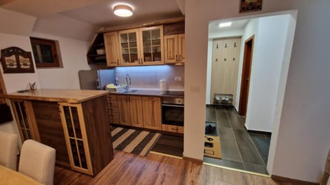 dishwasher, pet friendly, stove, toaster, kitchen