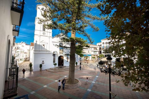 Nearby landmark, Street view