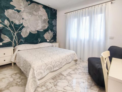 TV and multimedia, Bedroom, locker, safe, air conditioner
