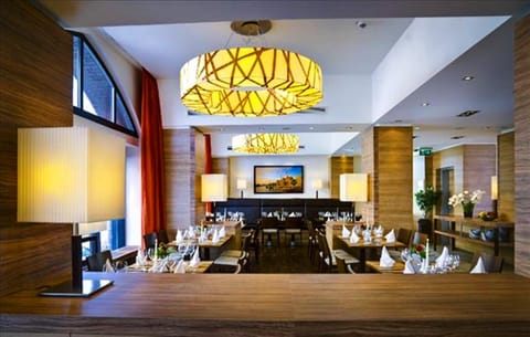 Restaurant/places to eat, Restaurant/places to eat, Buffet breakfast