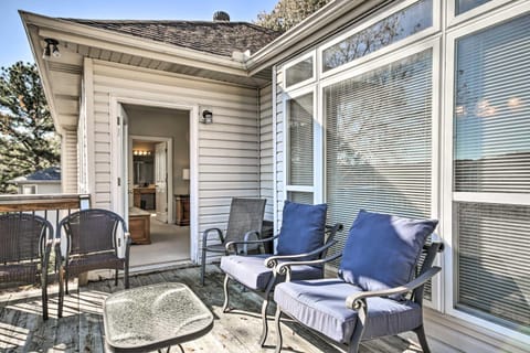 Home with Deck Near Lake Avalon, Boat Ramp and Golf! House in Bella Vista