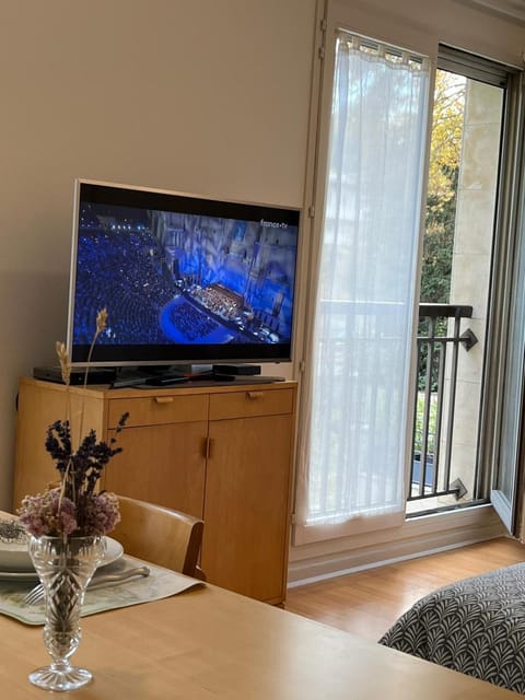 Studio rénové avril 2024 wifi et parking Apartment in Saint-Germain-en-Laye