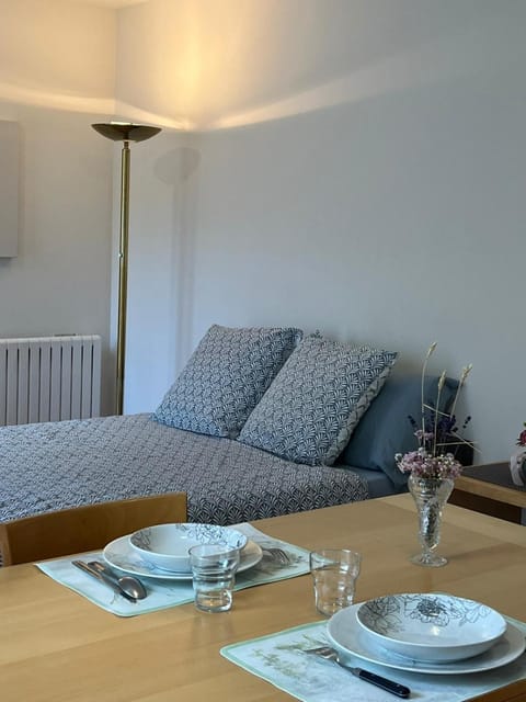 Studio rénové avril 2024 wifi et parking Apartment in Saint-Germain-en-Laye