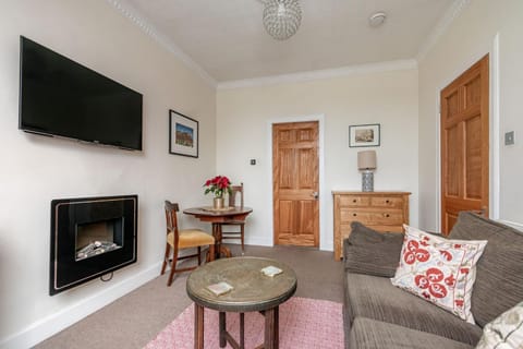 TV and multimedia, Living room, Dining area