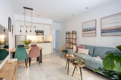 Kitchen or kitchenette, Seating area, Dining area, minibar