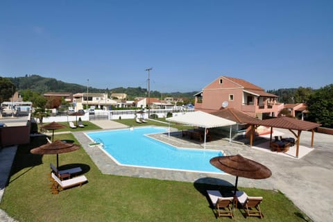 Lounge or bar, Pool view