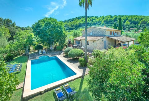 Property building, Facade/entrance, Garden, Garden view, Swimming pool