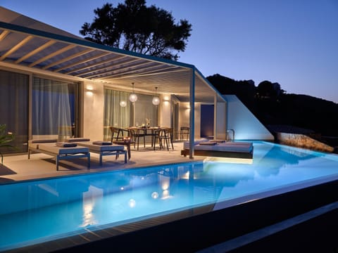 Property building, Patio, Balcony/Terrace, Swimming pool