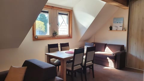 Bed, Living room, Seating area, Dining area