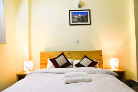 Bed, towels