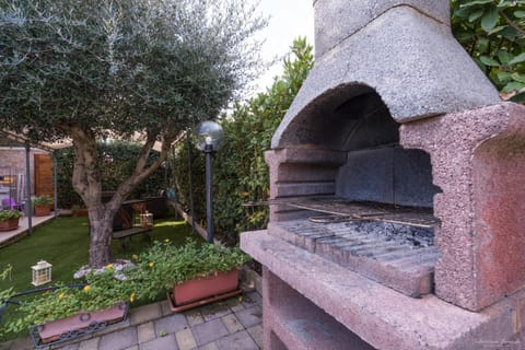 Patio, BBQ facilities, Garden