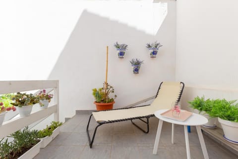 Balcony/Terrace, sunbed