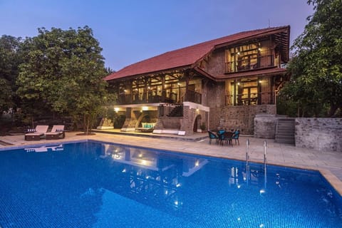 Shower, Toilet, Property building, Patio, Communal lounge/ TV room, Bed, Garden, Bathroom, Balcony/Terrace, Lounge or bar, Food and drinks, Seating area, Bedroom, Garden view, Pool view, Swimming pool, Swimming pool, Entertainment, Parking, sunbed, towels, towels, wardrobe, air conditioner, air conditioner
