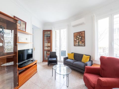 TV and multimedia, Kitchen or kitchenette, Living room, Seating area