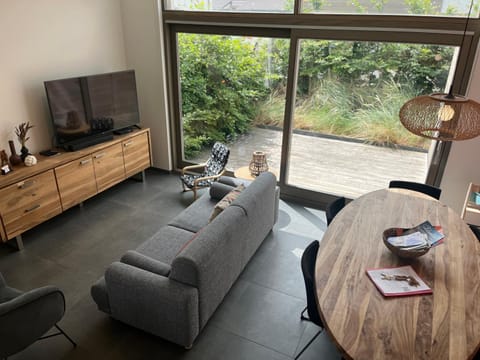 TV and multimedia, Living room, Seating area, Dining area, Evening entertainment