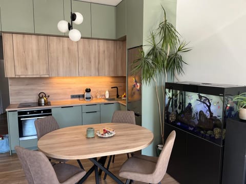 Kitchen or kitchenette, Dining area, pet friendly, stove