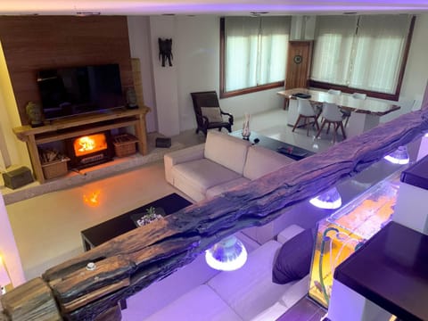 TV and multimedia, Living room, Seating area, flat iron