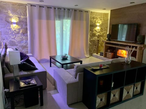 Communal lounge/ TV room, Living room