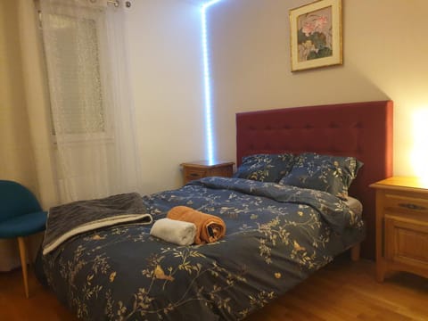 Spacieux et calme, style parisien, toutes commodités, idéal pour un séjour authentique Apartment in Saint-Denis, France