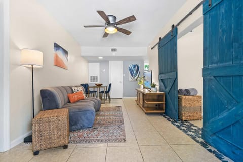 The Peachy Pearl, Private Uptown Apartment, Dog Friendly Apartment in Saint Augustine