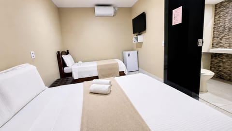 Bed, TV and multimedia, Photo of the whole room, Bedroom, minibar, towels, air conditioner