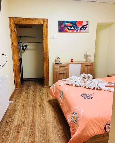 Bed, Bedroom, towels, wardrobe