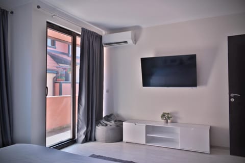 TV and multimedia, Bedroom, air conditioner