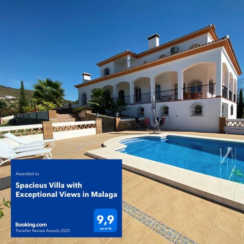 Property building, Day, Pool view, Swimming pool, sunbed
