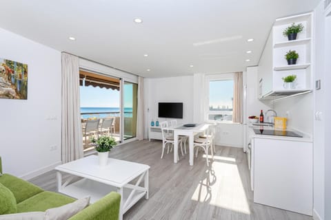 Living room, Seating area, Dining area, Sea view