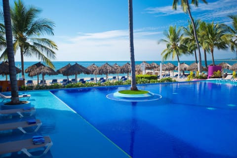 Day, People, Swimming pool, Swimming pool