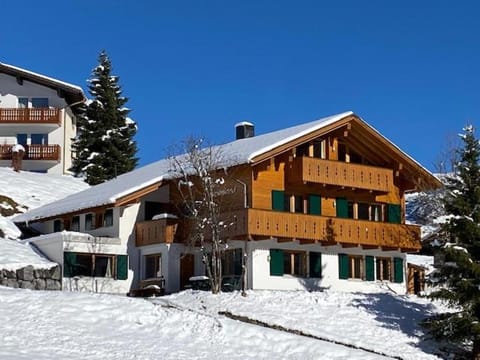 Landhaus Alpenland Bed and Breakfast in Lech